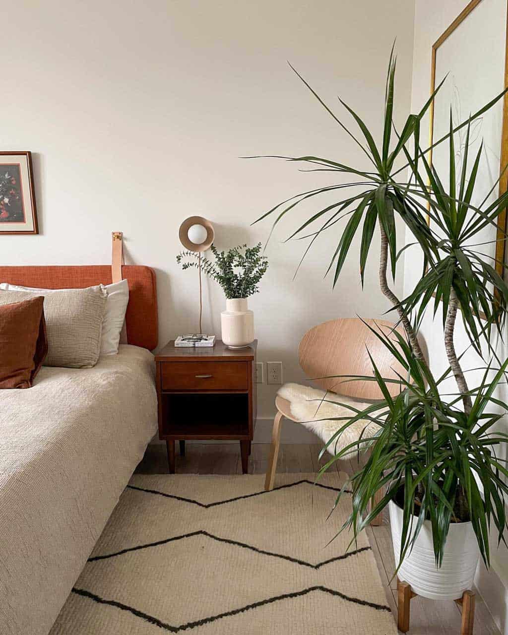Mid century modern bedroom outlet on a budget